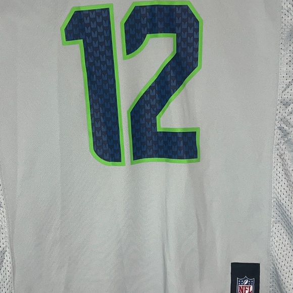 NFL Team Apparel Youth Seattle Seahawks 12th Man “Fan” Jersey Size 14/16 - Picture 2 of 7